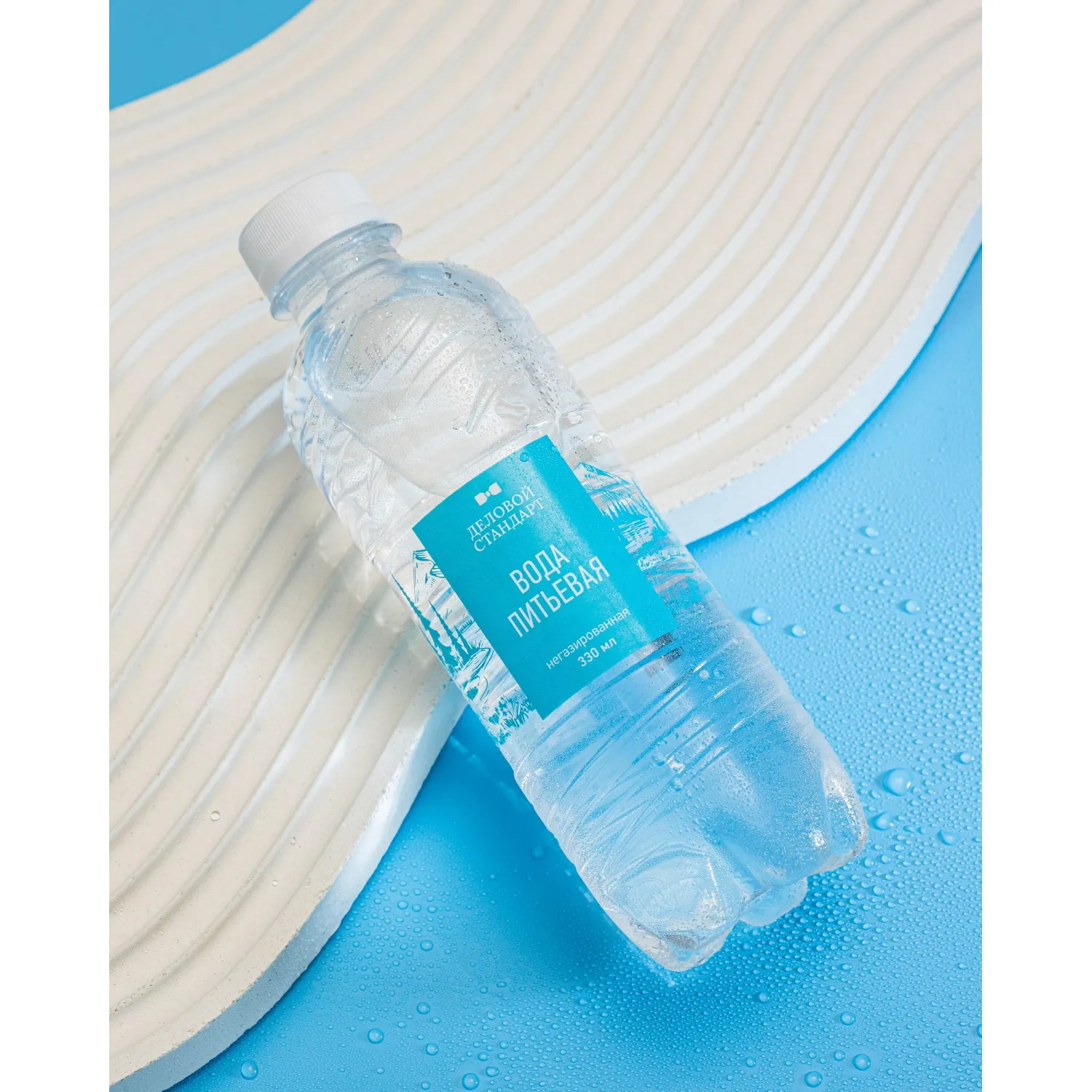Вода питьевая Деловой Стандарт негазированная 0.33 л пэт