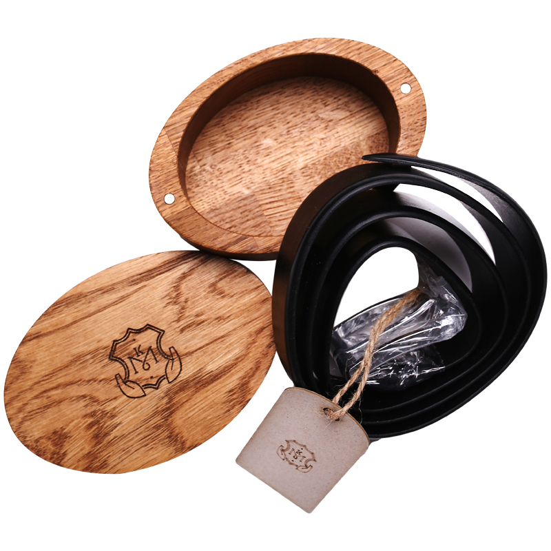 Ремень Кожевенная мануфактура, натуральная кожа, черный, подарочная упаковка дерево (массив) на магнитах